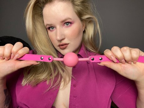 Nahá fotka uniklých OnlyFans od Miss Cinder