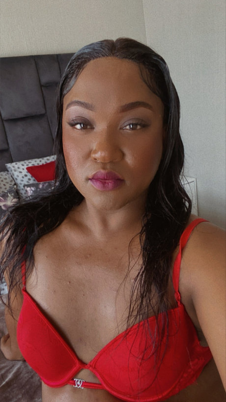 Naken läckt OnlyFans-bild av Shemale Goddess