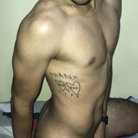 Naakte gelekte OnlyFans-foto van J