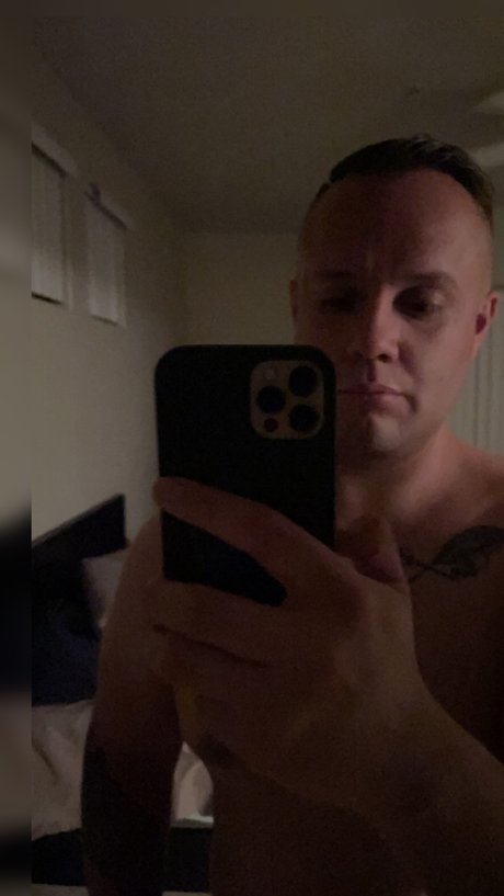 Naken läckt OnlyFans-bild av Sd14z