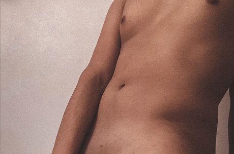 Alaston vuotanut OnlyFans-kuva Julian Largo