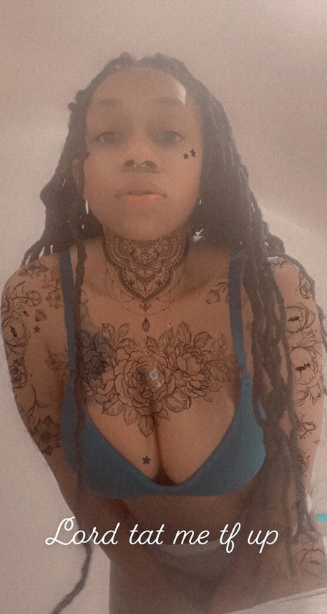 Naakte gelekte OnlyFans-foto van Jasmin Monet