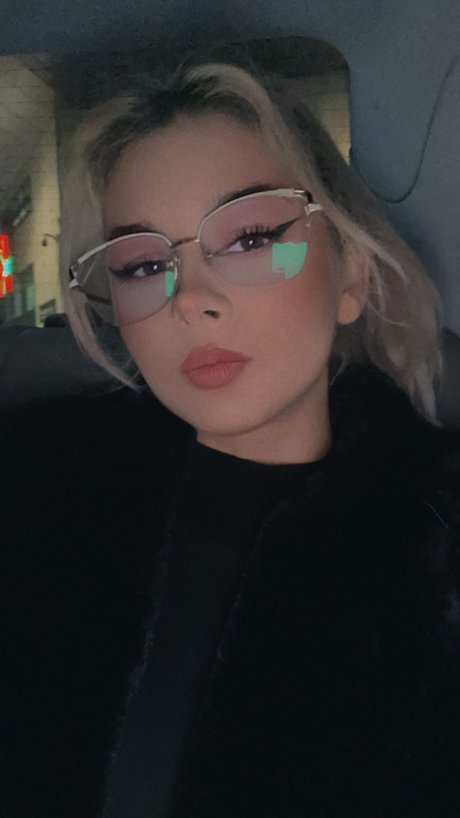 Naken läckt OnlyFans-bild av Mira