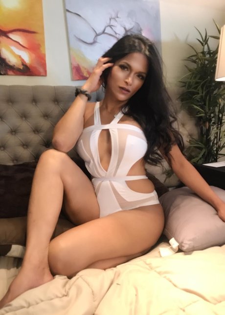 Naken läckt OnlyFans-bild av Nikki Ong