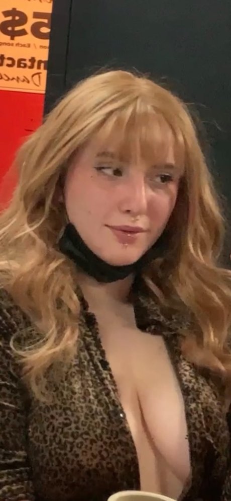 Foto desnuda filtrada de OnlyFans de Small Tiny Baby Snake