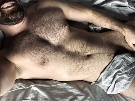 Alasti lekkinud OnlyFans-i pilt Jeremy