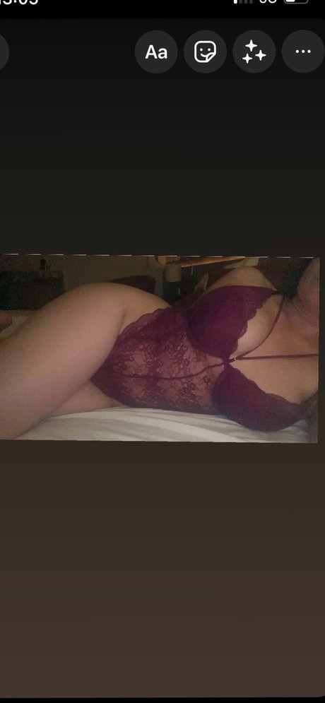 Naken läckt OnlyFans-bild av Candi Valentin