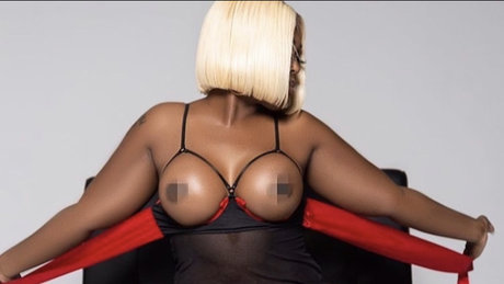 Naakte gelekte OnlyFans-foto van Candy
