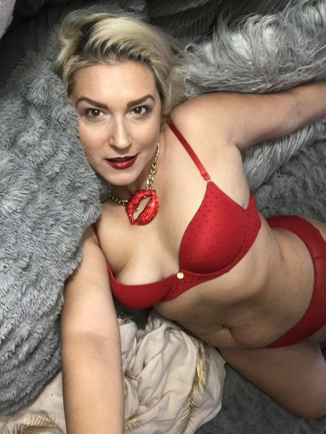 Naken läckt OnlyFans-bild av Cammie Johnston