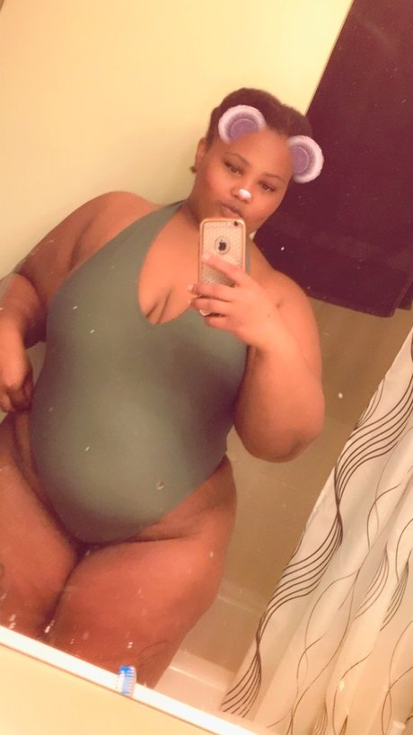 Обнаженная фотография утечки OnlyFans от Camrycaramel