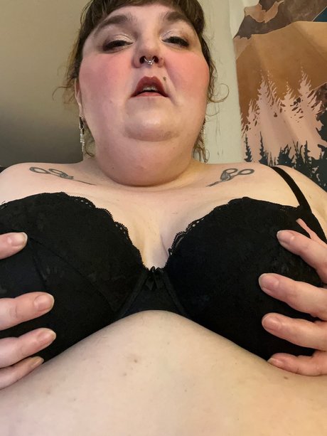 Alaston vuotanut OnlyFans-kuva Anna Adore 