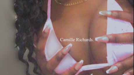 Naakte gelekte OnlyFans-foto van Camille Richards 