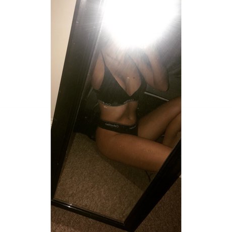 Nacktes geleaktes OnlyFans-Foto von Jasmine