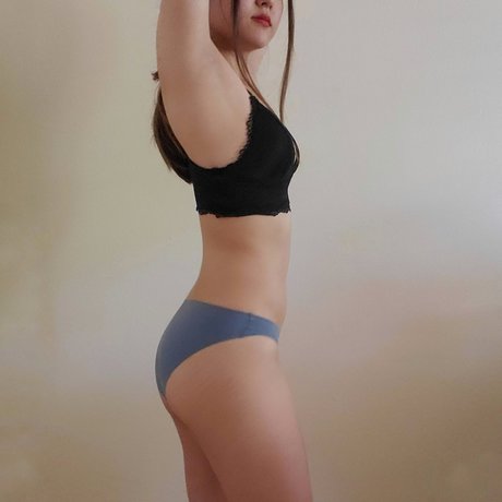 Обнаженная фотография утечки OnlyFans от Celine Kim