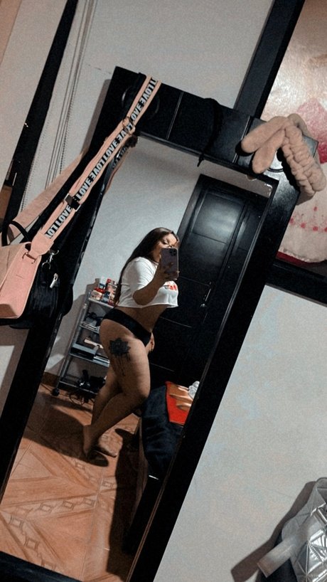 Naken läckt OnlyFans-bild av Candy Eli