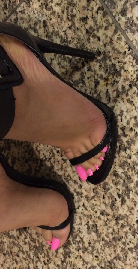 Naken läckt OnlyFans-bild av Blondeinstilettoheelsonly
