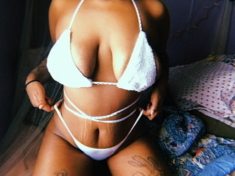 Alaston vuotanut OnlyFans-kuva  Kink Of The Hill 