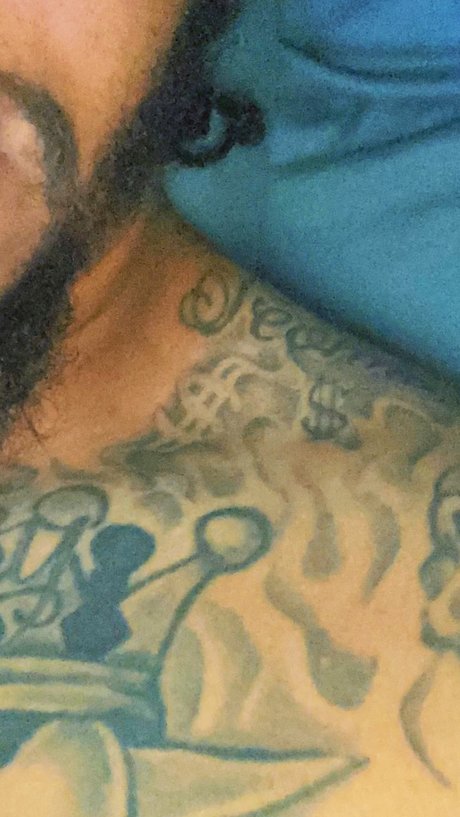 Naken läckt OnlyFans-bild av Jay Tee
