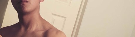 Naakte gelekte OnlyFans-foto van Jessy James Ecu