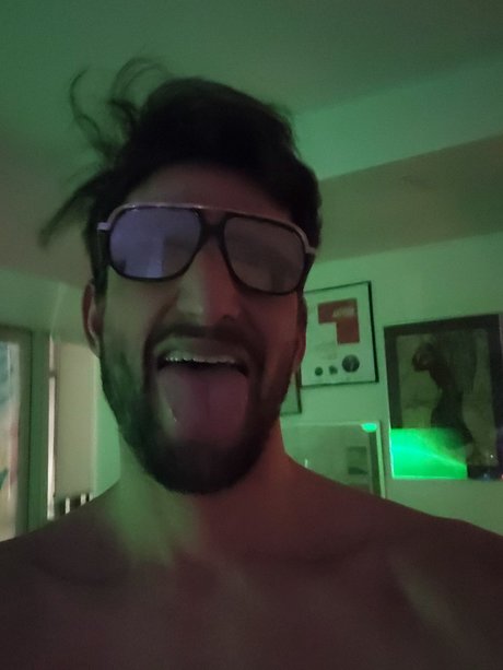 Nacktes geleaktes OnlyFans-Foto von Jesus Sinns