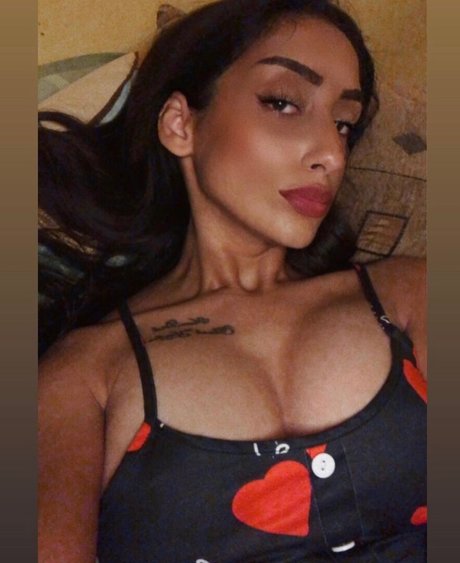 Naken läckt OnlyFans-bild av Hot Virgin 