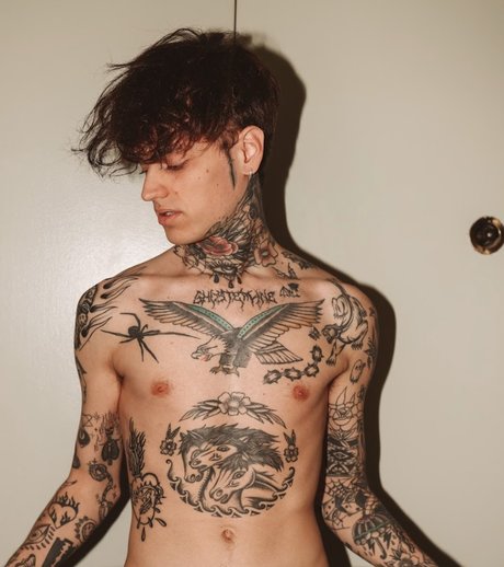 Naken läckt OnlyFans-bild av Aaron 