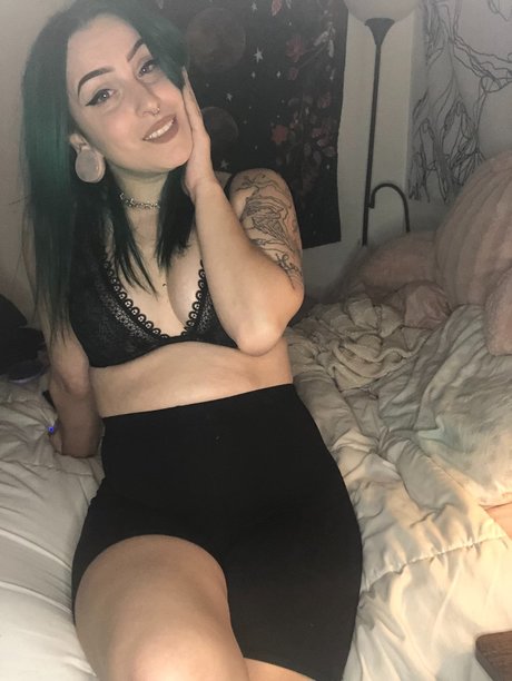 Naken läckt OnlyFans-bild av Bee 