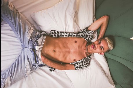 Nahá fotka uniklých OnlyFans od Mlk Ousado