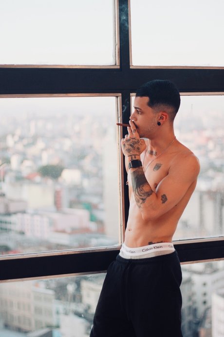 Alaston vuotanut OnlyFans-kuva Muleke Edu 