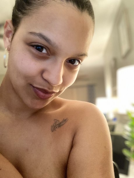 Foto nua vazada do OnlyFans de Mixed Gods