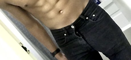 Foto nua vazada do OnlyFans de Goth Boy