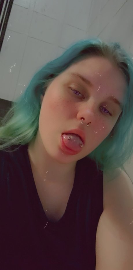 Naken läckt OnlyFans-bild av Emerald