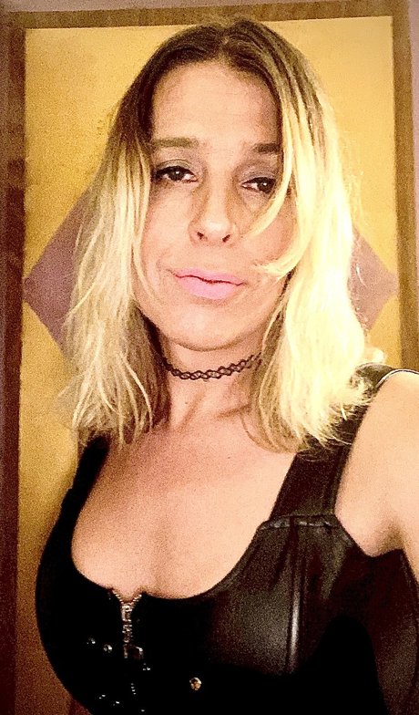 Hung Ts Lora Xxx