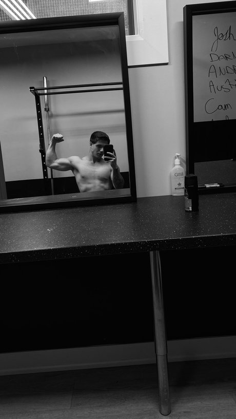 Naakte gelekte OnlyFans-foto van Jayk