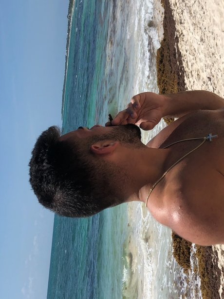 Alaston vuotanut OnlyFans-kuva Abi