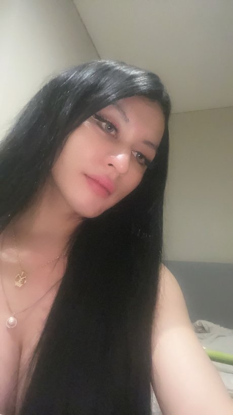 Naken läckt OnlyFans-bild av Dona Adeline Patricia Betrix