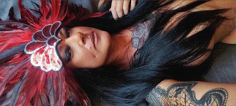 Naakte gelekte OnlyFans-foto van Mistress Of The Dark