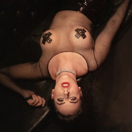 Mistress Nara Neveu 