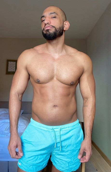 Naken läckt OnlyFans-bild av Morenohung