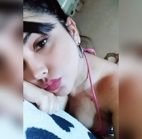 Naken läckt OnlyFans-bild av  