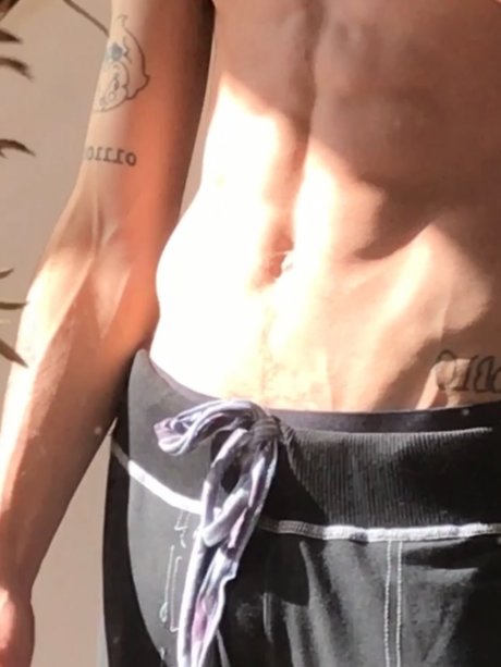 Naken läckt OnlyFans-bild av Moon Lux