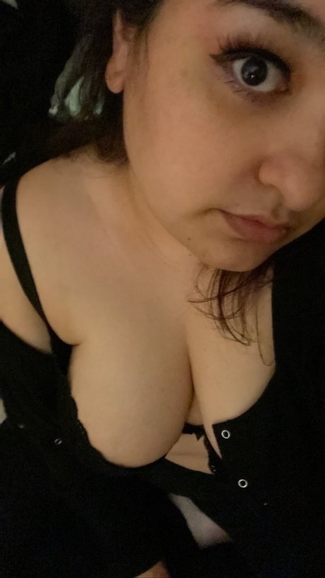 Naken läckt OnlyFans-bild av Moon Brat