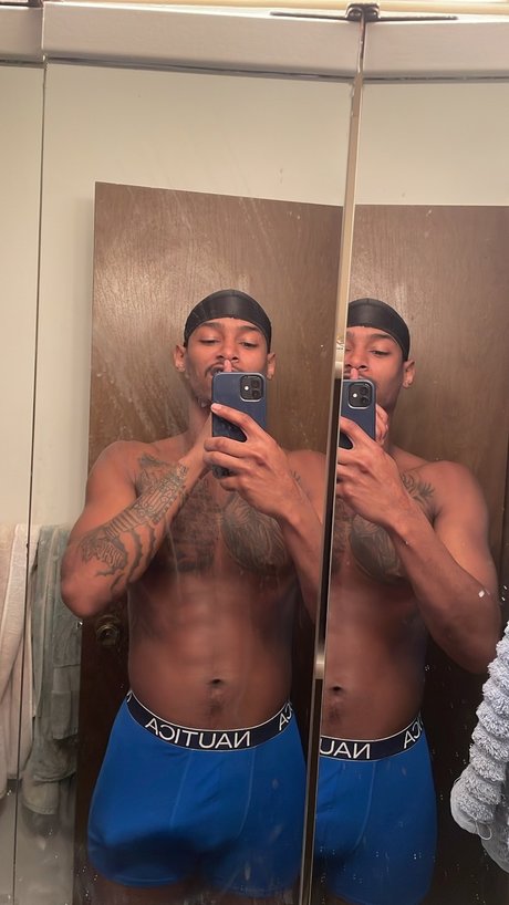 Naken läckt OnlyFans-bild av Hollywood