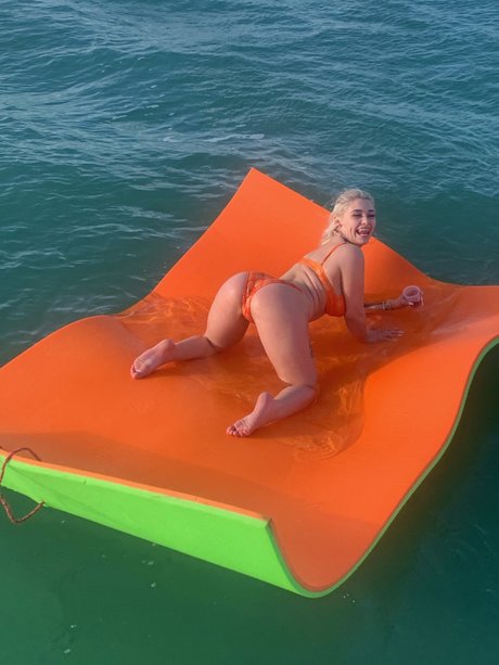 Naken läckt OnlyFans-bild av Molly