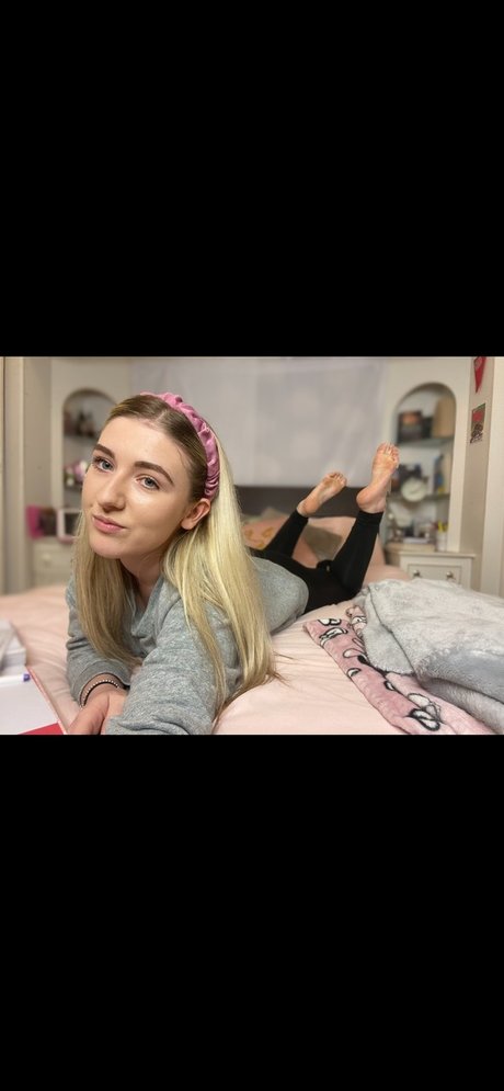 Naken lekkede OnlyFans-bilde av K A Y L E I G H
