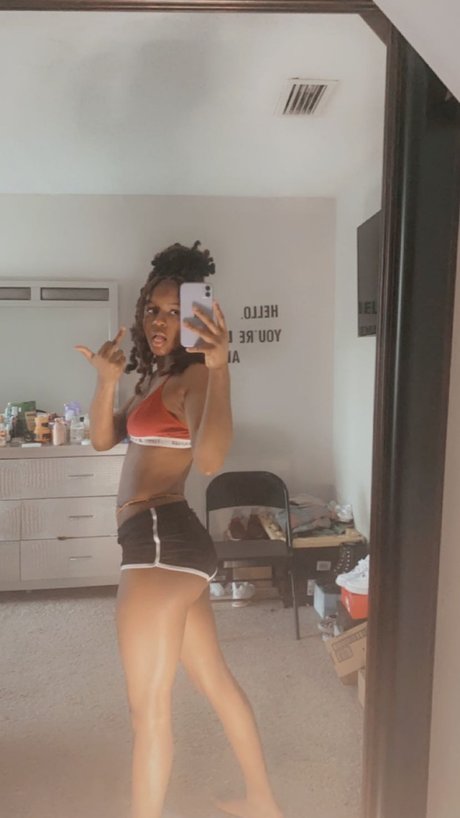 Sweet Pussy Moni 