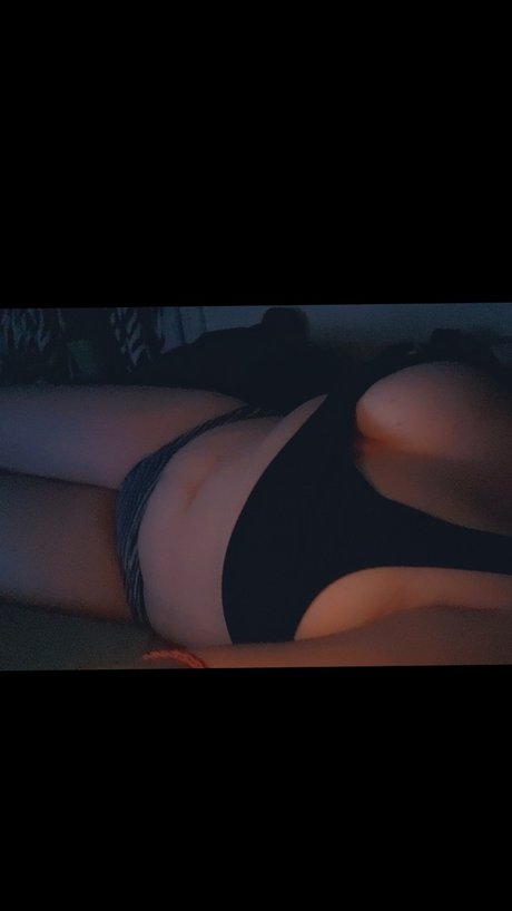 Naken läckt OnlyFans-bild av Momo