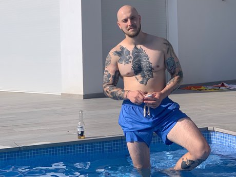 Naakte gelekte OnlyFans-foto van Yulian