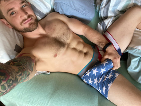 Foto nua vazada do OnlyFans de Cameron Johnson