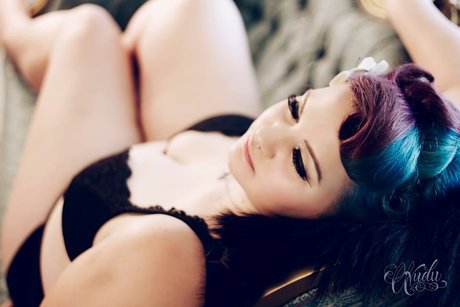 Nahá fotka uniklých OnlyFans od Calliope Quinn